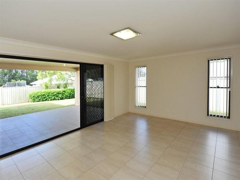 6 Manooka Crescent, Highfields QLD 4352