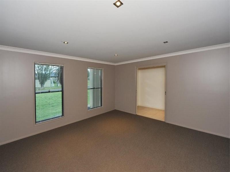6 Manooka Crescent, Highfields QLD 4352