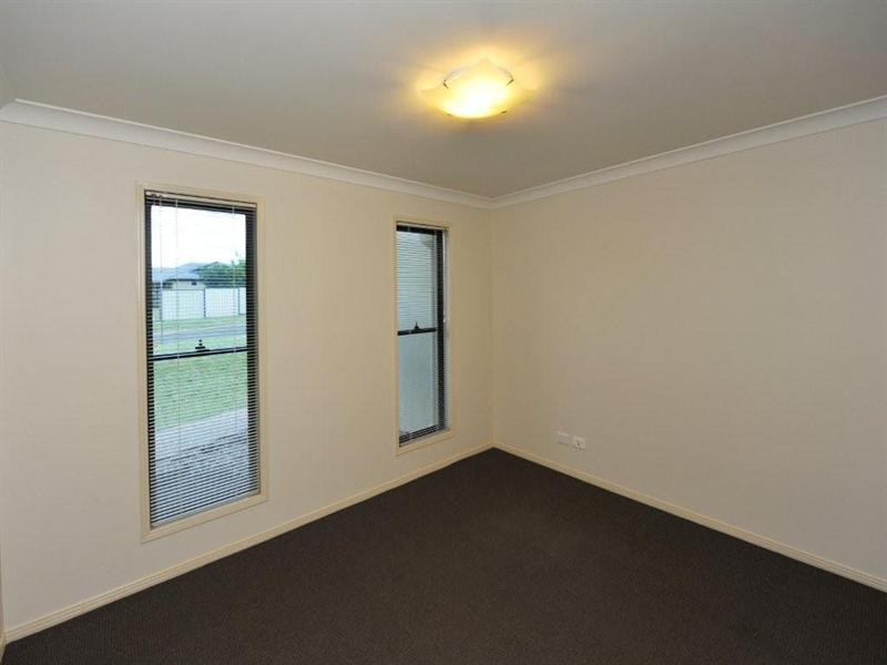 6 Manooka Crescent, Highfields QLD 4352