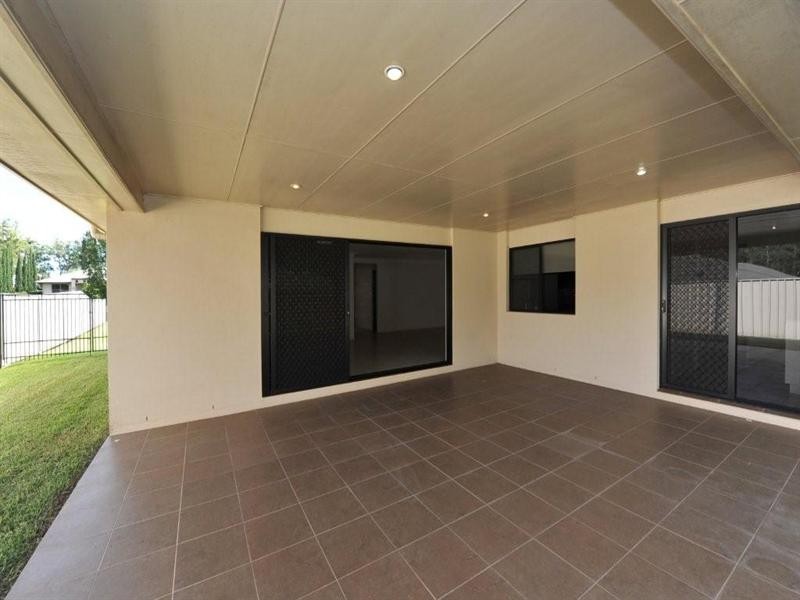 6 Manooka Crescent, Highfields QLD 4352
