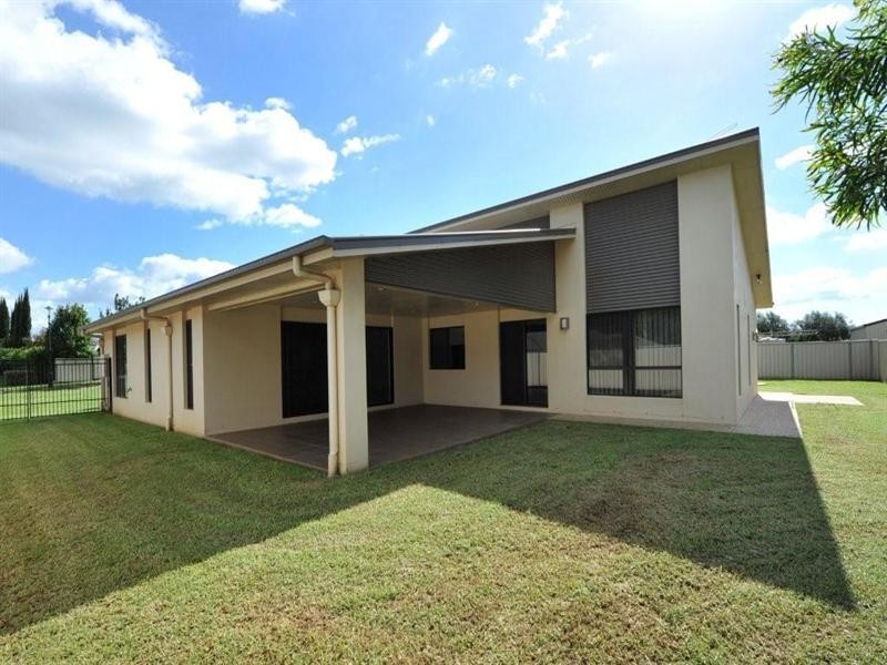 6 Manooka Crescent, Highfields QLD 4352