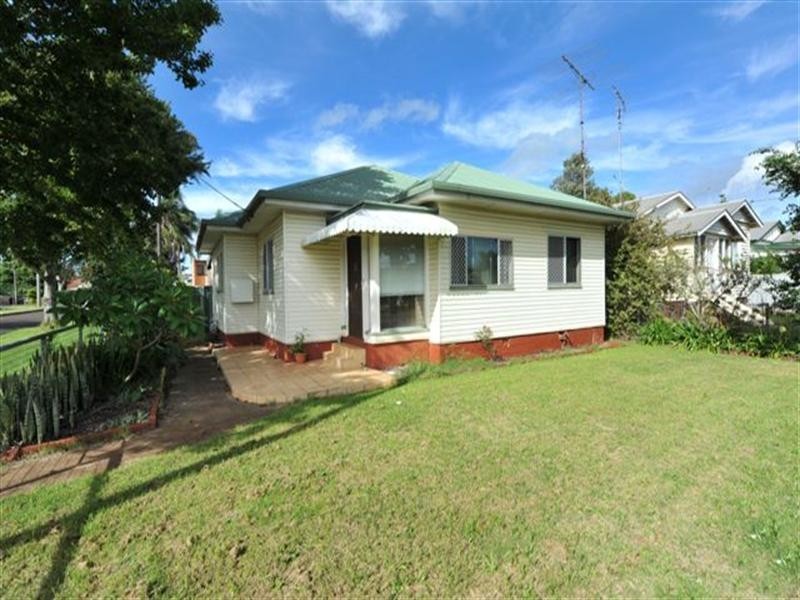 2 Jenkins Street, Newtown QLD 4350