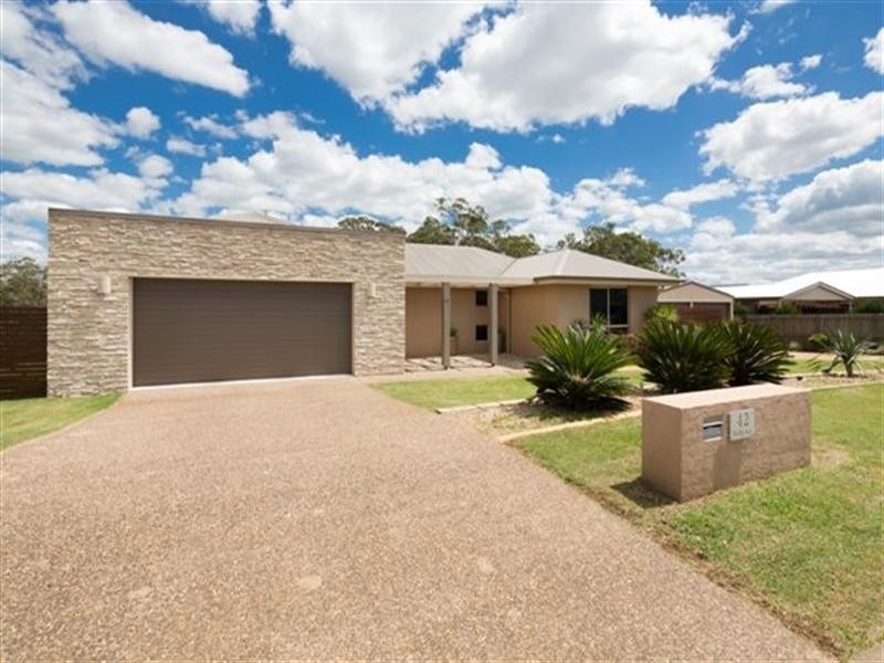 42 Holly Avenue, Highfields QLD 4352