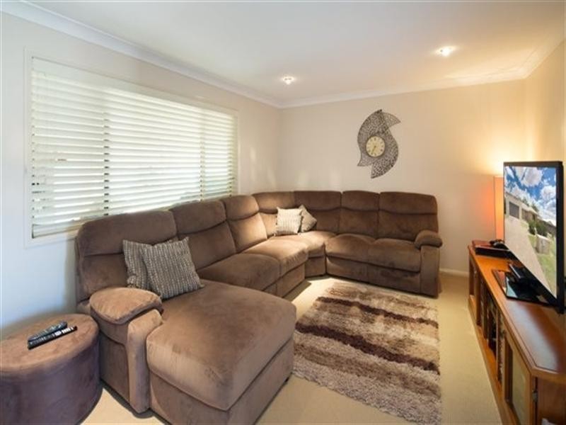 42 Holly Avenue, Highfields QLD 4352