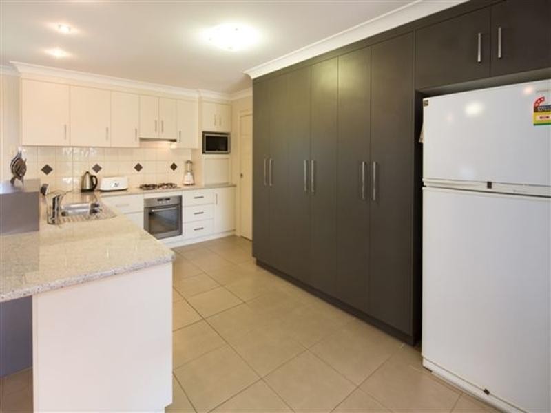 42 Holly Avenue, Highfields QLD 4352