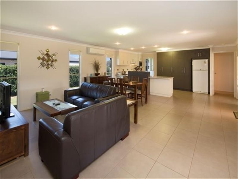 42 Holly Avenue, Highfields QLD 4352