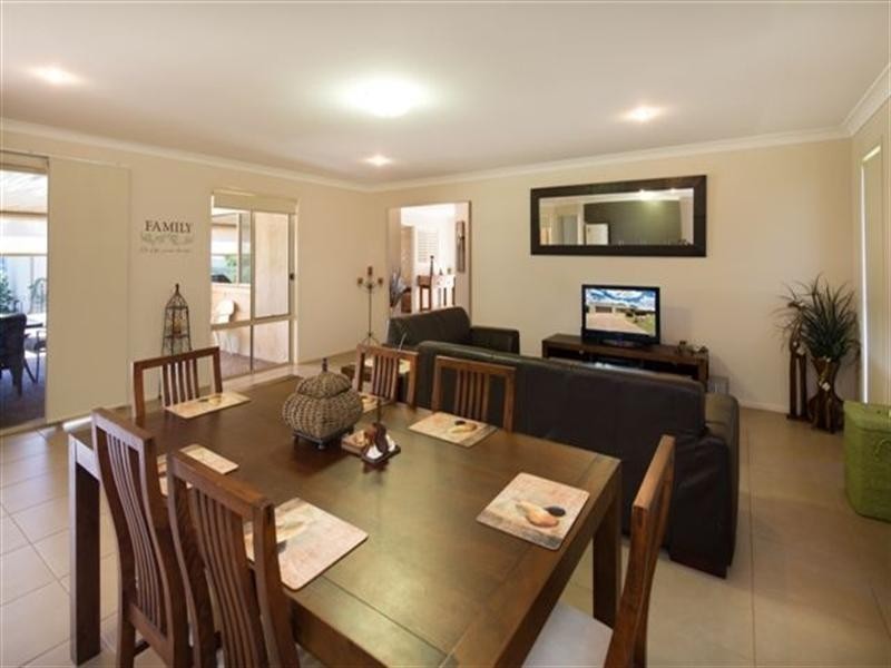 42 Holly Avenue, Highfields QLD 4352