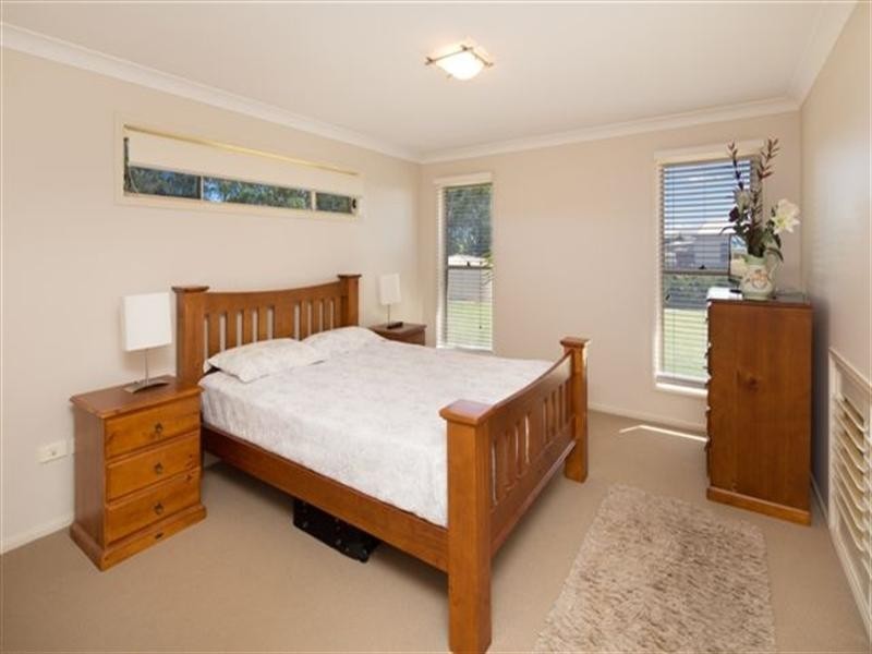 42 Holly Avenue, Highfields QLD 4352