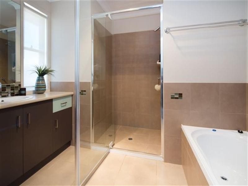 42 Holly Avenue, Highfields QLD 4352