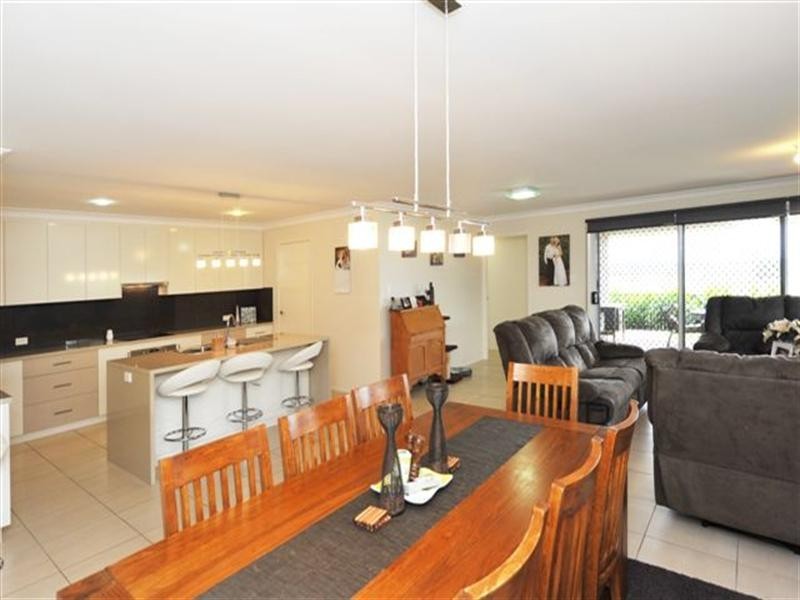15 Plover Court, Highfields QLD 4352