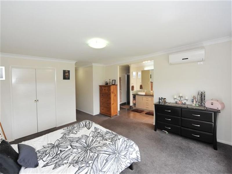 15 Plover Court, Highfields QLD 4352