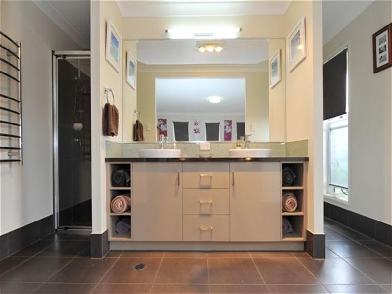 15 Plover Court, Highfields QLD 4352
