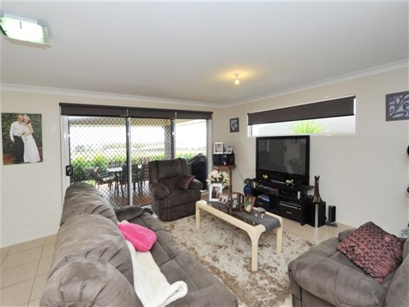 15 Plover Court, Highfields QLD 4352