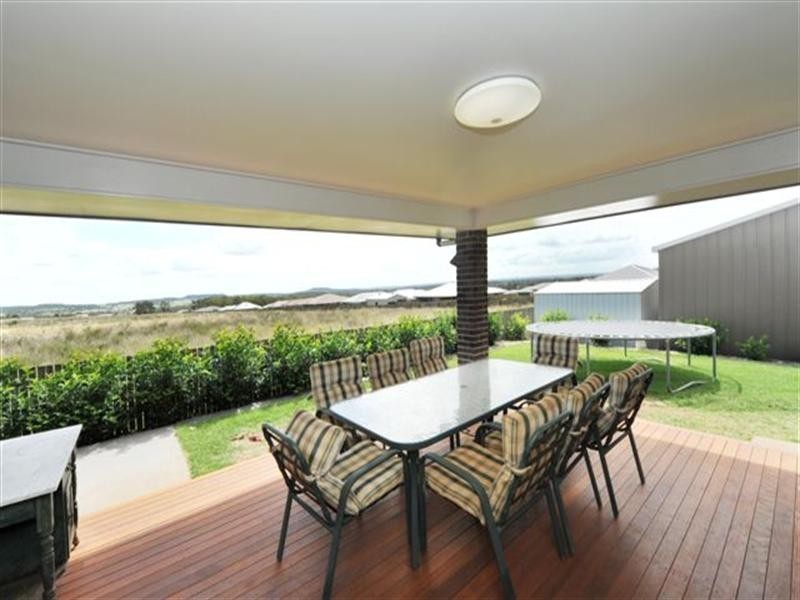 15 Plover Court, Highfields QLD 4352