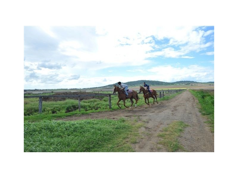 152 Macaulays Road, Westbrook QLD 4350