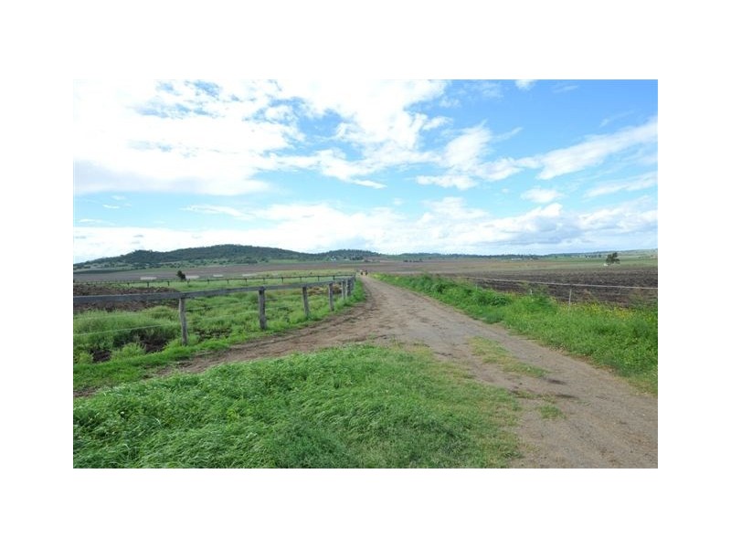 152 Macaulays Road, Westbrook QLD 4350