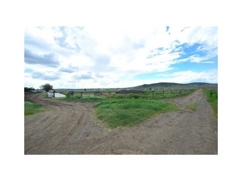 152 Macaulays Road, Westbrook QLD 4350