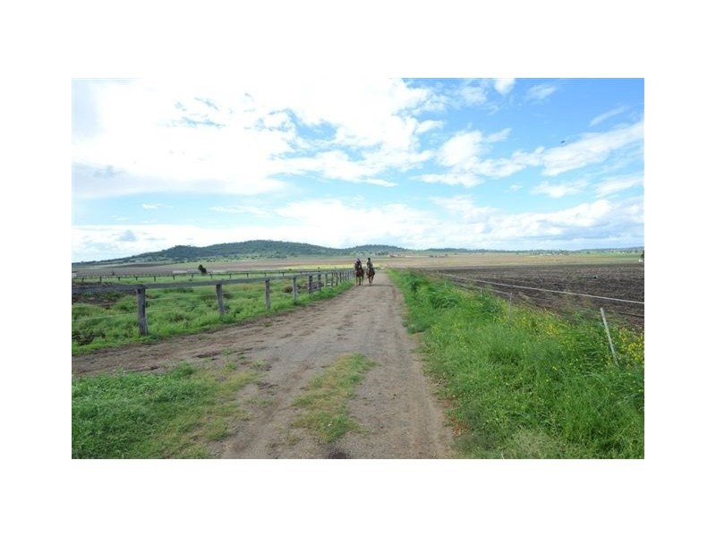 152 Macaulays Road, Westbrook QLD 4350