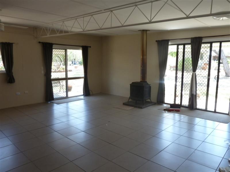 12 Wilga Avenue, Oakey QLD 4401