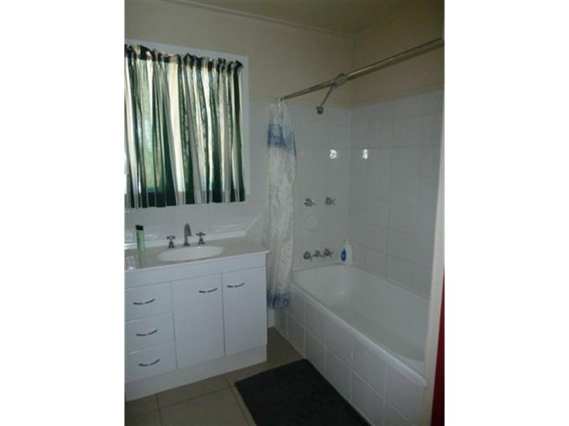 12 Wilga Avenue, Oakey QLD 4401
