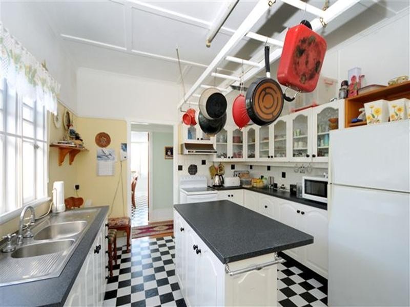 447 Stenner Street, Harristown QLD 4350