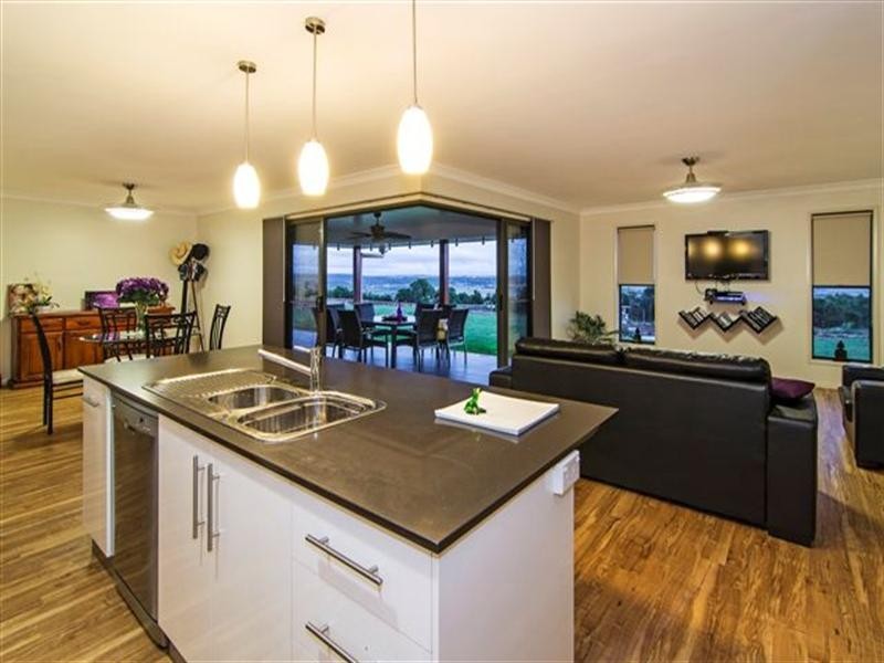 29 Hilltop Drive, Gowrie Junction QLD 4352