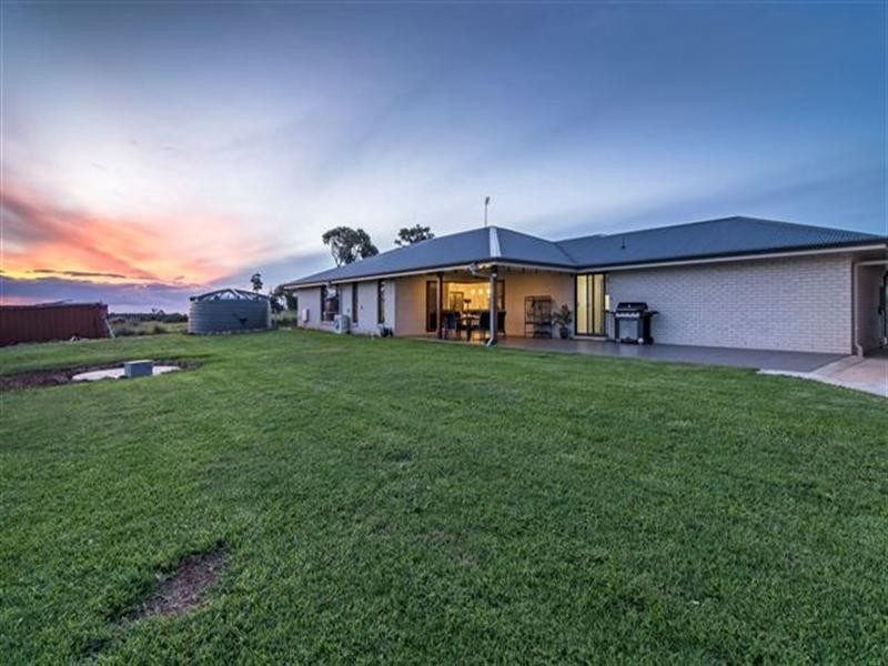 29 Hilltop Drive, Gowrie Junction QLD 4352
