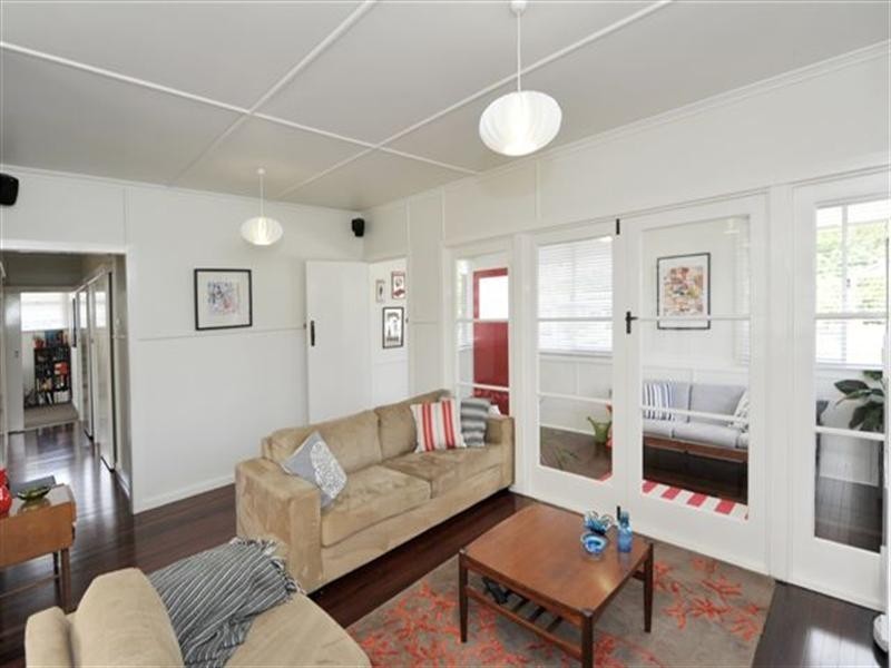 9 Erbacher Street, Centenary Heights QLD 4350