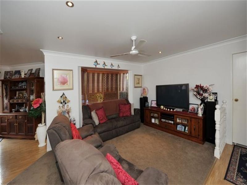 2 Bernborough Court, Glenvale QLD 4350