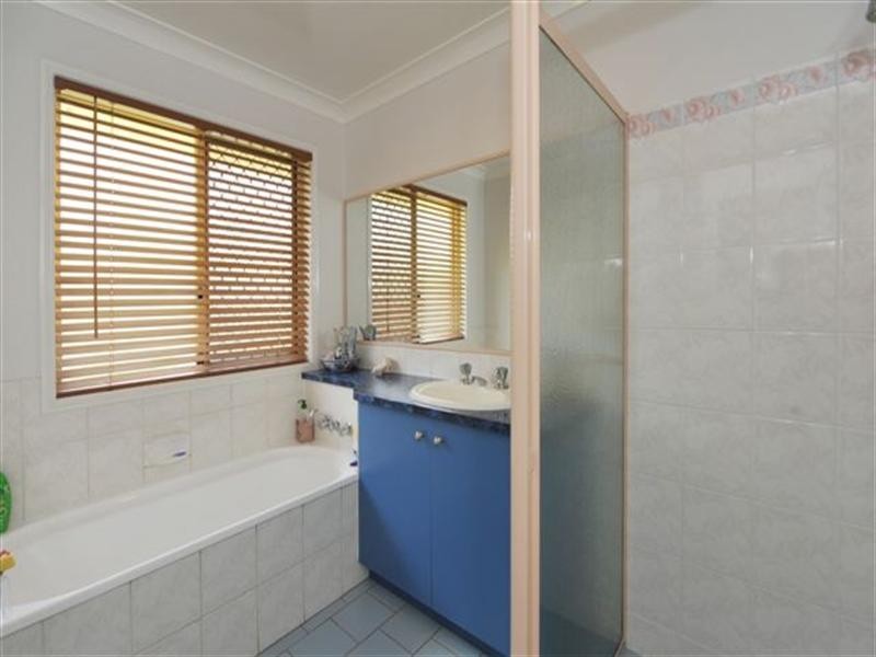 2 Bernborough Court, Glenvale QLD 4350