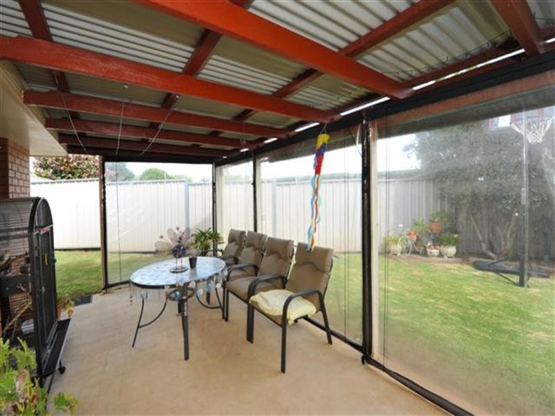 2 Bernborough Court, Glenvale QLD 4350