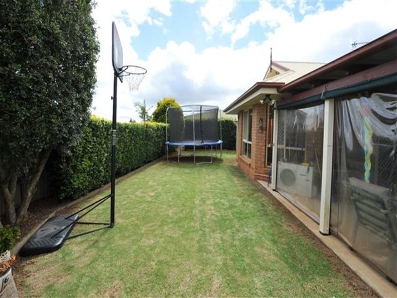 2 Bernborough Court, Glenvale QLD 4350