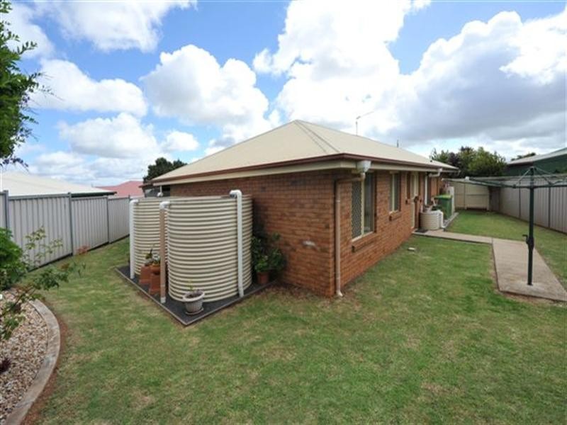 2 Bernborough Court, Glenvale QLD 4350
