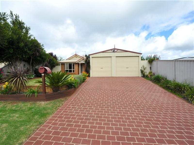 2 Bernborough Court, Glenvale QLD 4350