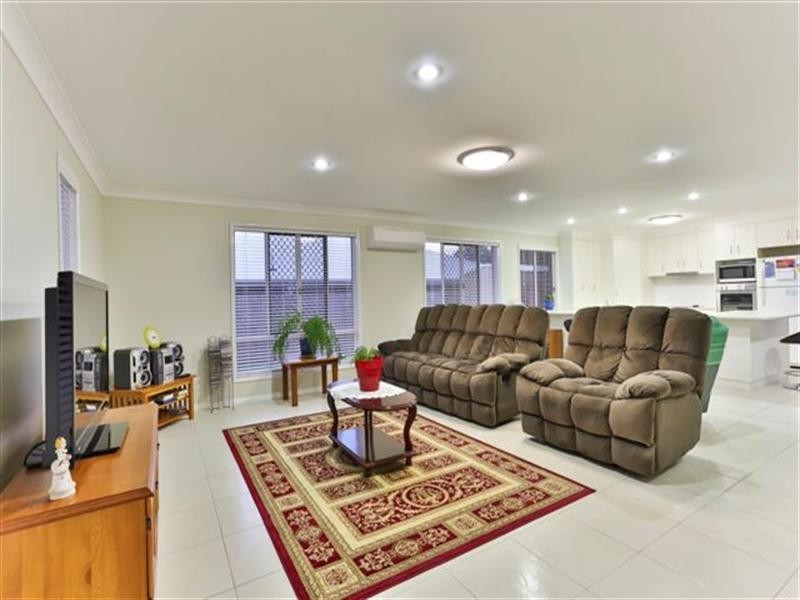 4 Greenway Close, Middle Ridge QLD 4350