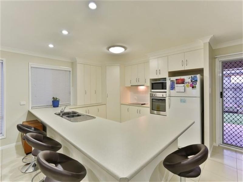 4 Greenway Close, Middle Ridge QLD 4350