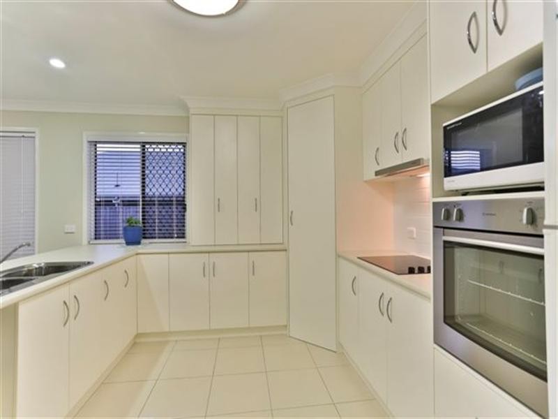 4 Greenway Close, Middle Ridge QLD 4350