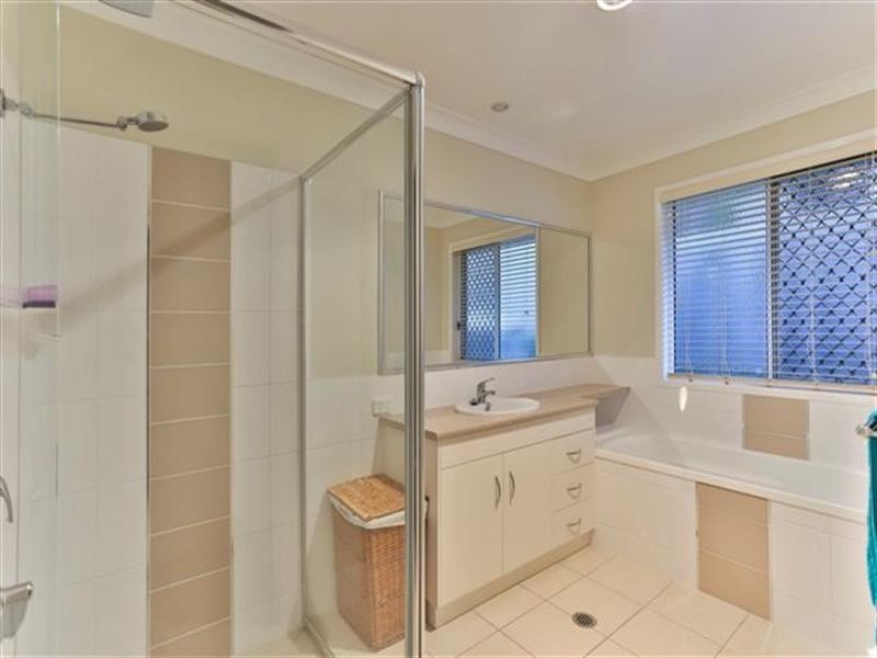 4 Greenway Close, Middle Ridge QLD 4350