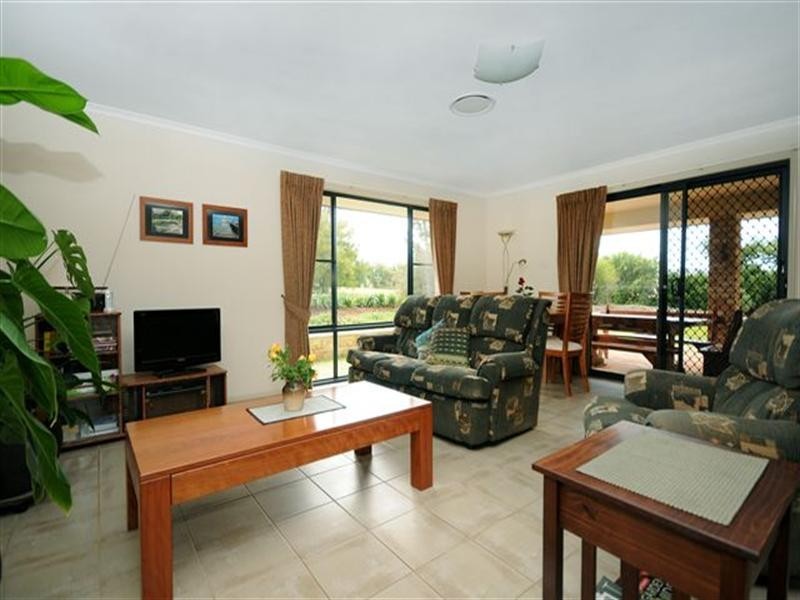 45 Phipps Drive, Meringandan West QLD 4352