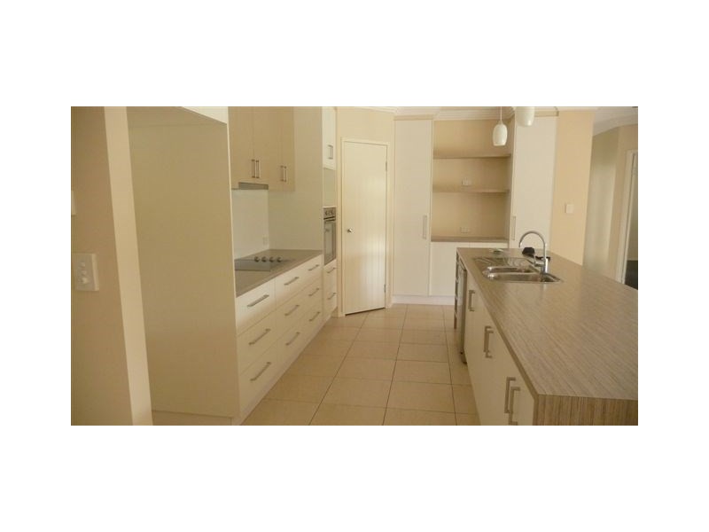 9 Manooka Crescent, Highfields QLD 4352