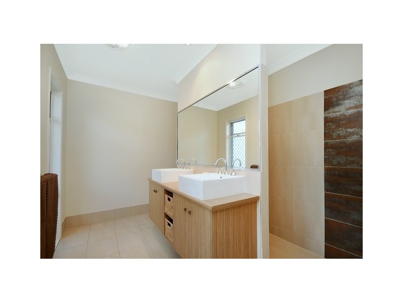 9 Manooka Crescent, Highfields QLD 4352