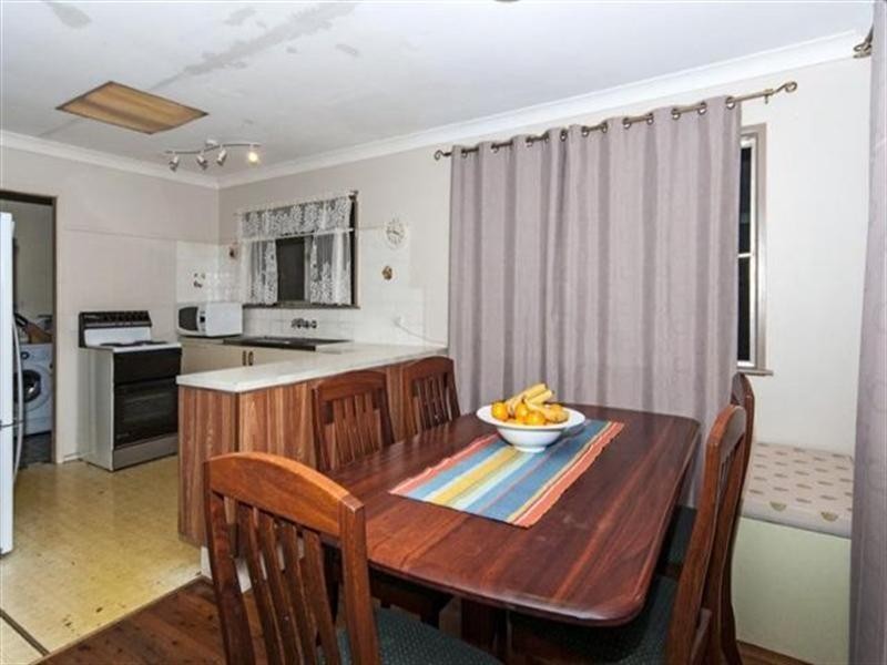 16 Leahy Street, Rockville QLD 4350