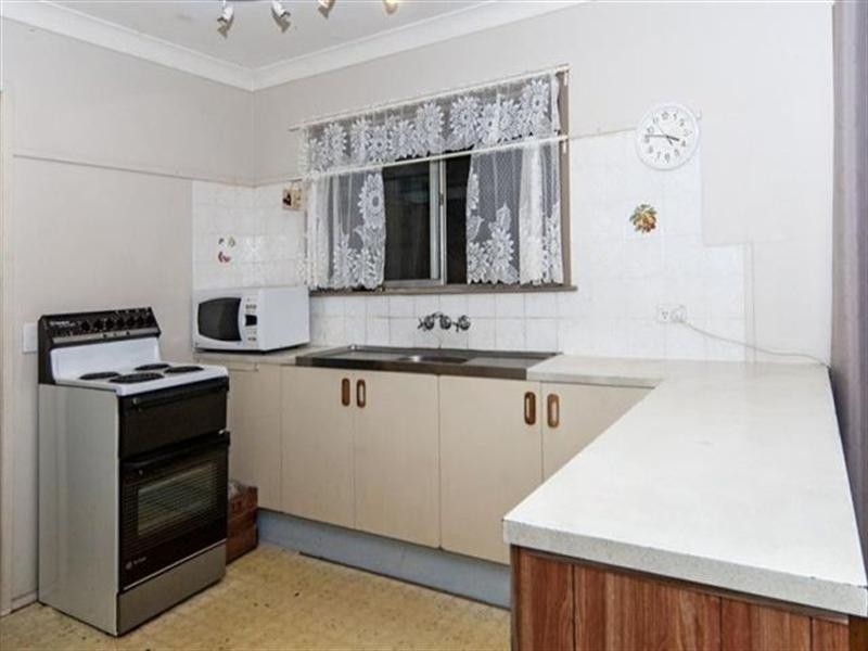 16 Leahy Street, Rockville QLD 4350