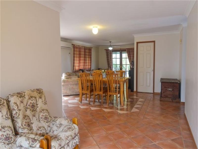 2 Weir Court, Harristown QLD 4350