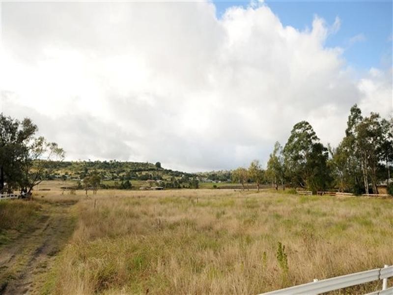 106 Paulsens Road, Gowrie Junction QLD 4352