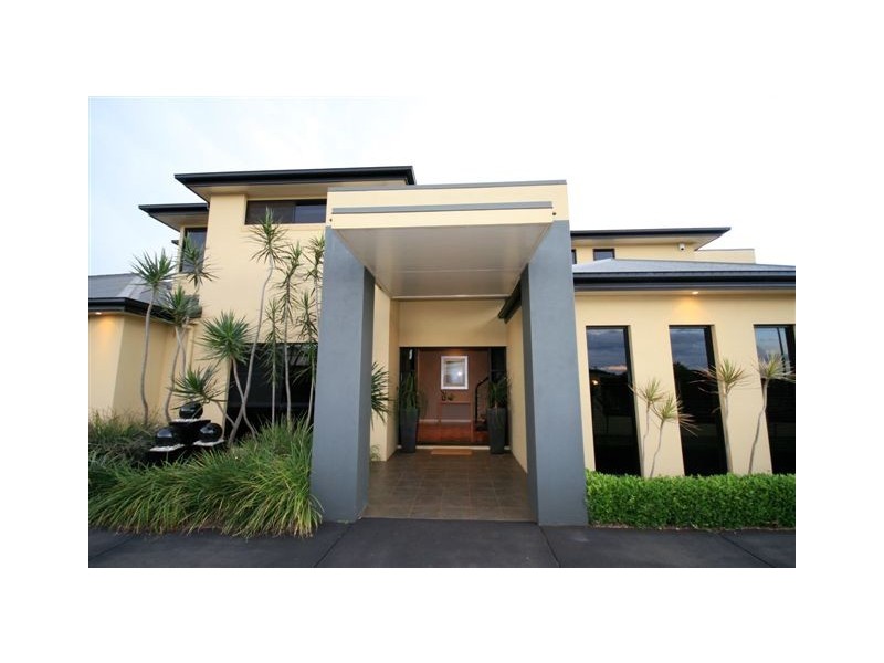 1 Vanham Close, Middle Ridge QLD 4350