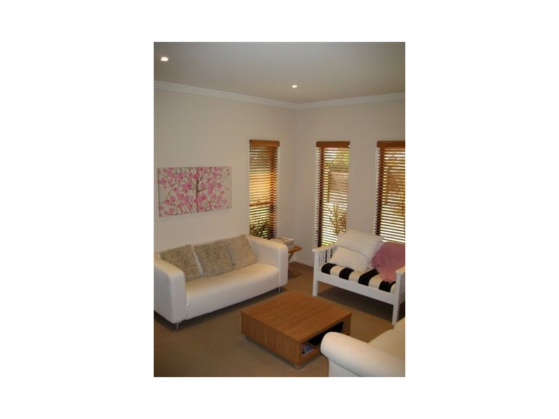 1 Vanham Close, Middle Ridge QLD 4350