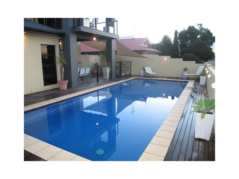 1 Vanham Close, Middle Ridge QLD 4350