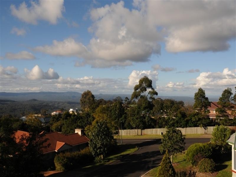 53 Windemere Terrace, Mount Lofty QLD 4350