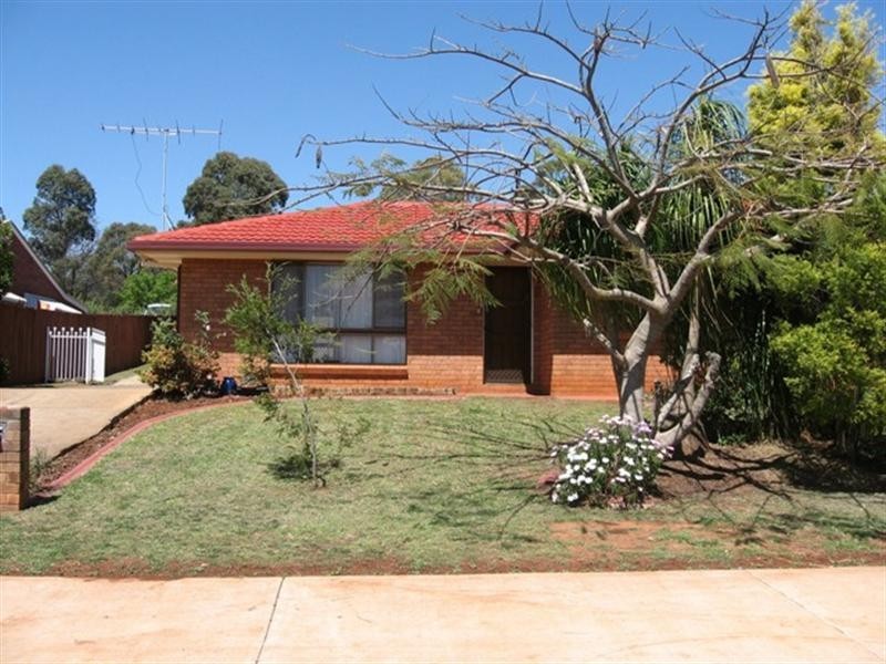 8 Champagne Crescent, Wilsonton Heights QLD 4350